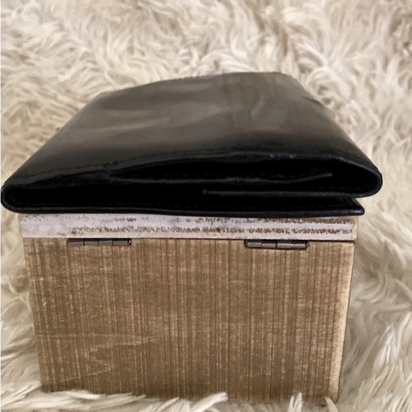 PRADA - AUTHENTIC PRADA Sm Leather Bifold Wallet From MILINO - Picture 8 of 16